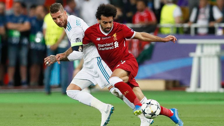 2018: Salah zieht mit den Reds in CL-Finale ein. Nach einem üblen Tritt von Sergio Ramos muss Salah unter Tränen vom Feld. Der LFC verliert.