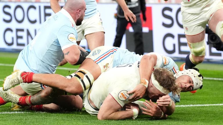 Alex Coles scores England's fourth try