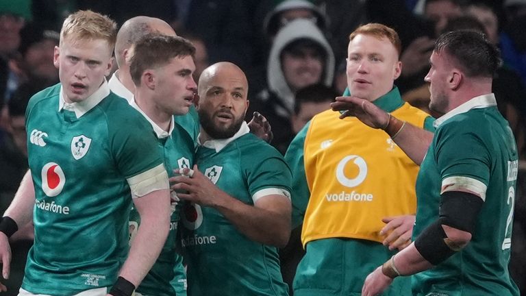 Irlanti otti kolmannen Six Nations -voittonsa pitääkseen Triple Crown - ja ulkopuoliset tittelinsä mahdollisuudet hengissä