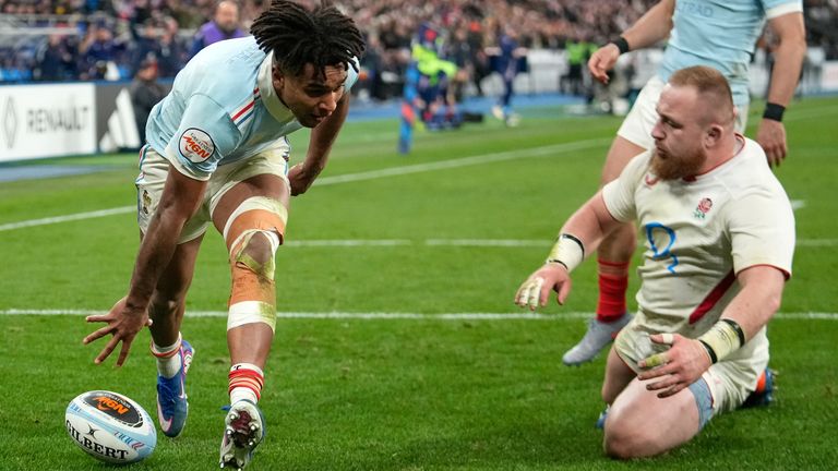 Theo Attissogbe touched down while Ellis Genge was in the sin bin