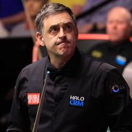 Ronnie O'Sullivan was beaten in a final-frame thriller by John Higgins at the World Snooker Championship