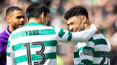 Celtic's Alex Oxlade-Chamberlain (right) celebrates scoring to make it 1-0