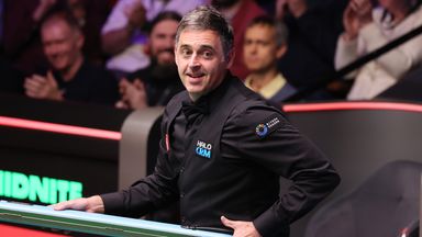 Ronnie O'Sullivan played with two cues during his World Snooker Championship opener in Sheffield