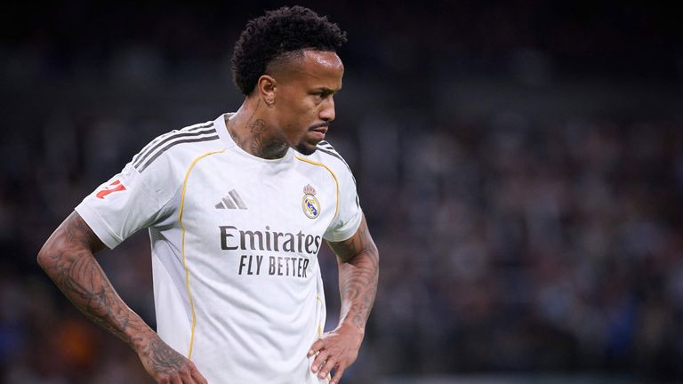 Eder Militao (Brasilien): Der Verteidiger von Real Madrid muss sich nach einer erneuten Oberschenkelverletzung operieren lassen.