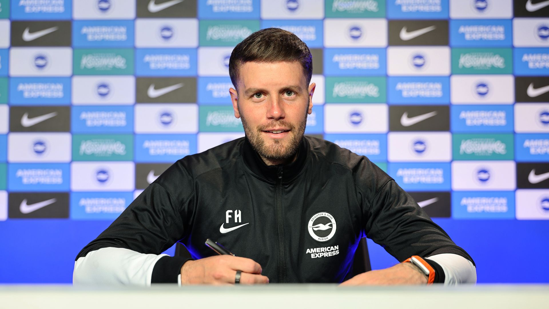 Brighton boss Hurzeler signs new contract