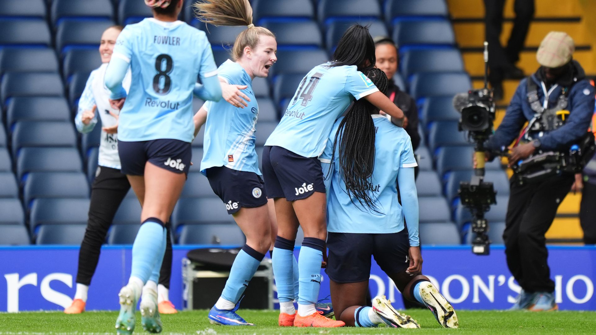 Women's FA Cup: Chelsea vs Man City - Latest score