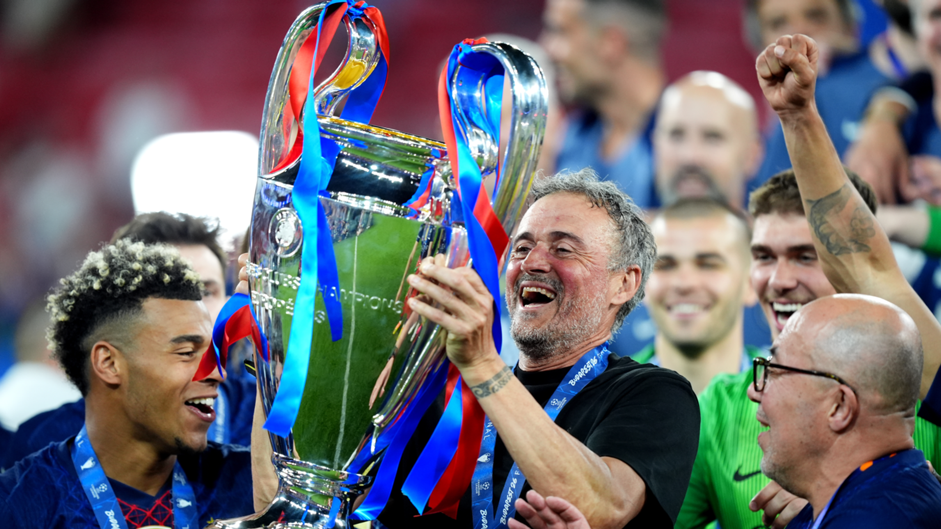 Luis Enrique signs PSG contract extension