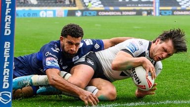 Tom Briscoe scores Hull's only try against Toulouse