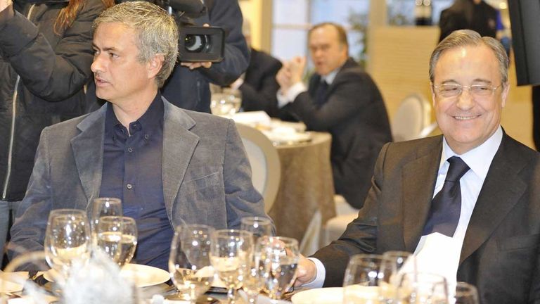 Jose Mourinho (l.) und Florentino Perez bei einem Weihnachtsessen von Real Madrid im Jahr 2012.