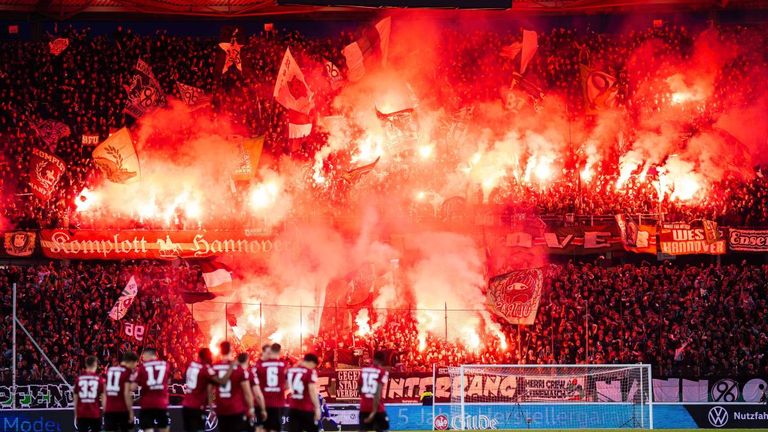 PLATZ 12: Hannover 96 (Heinz-von-Heiden-Arena)
Durchschnitt: 42.794 (Kapazität: 49.000)