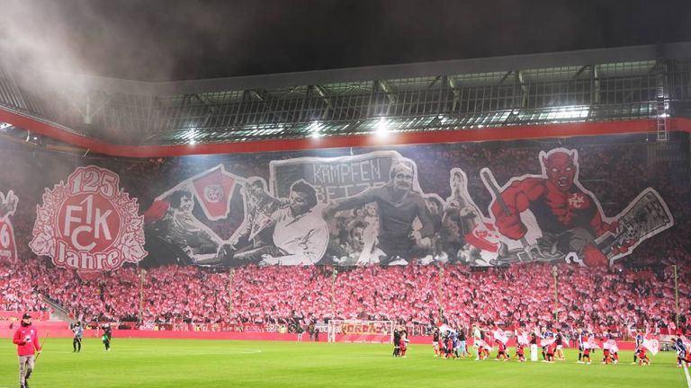 PLATZ 10: 1. FC Kaiserslautern (Fritz-Walter-Stadion)
Durchschnitt: 46.717 (Kapazität: 49.350)