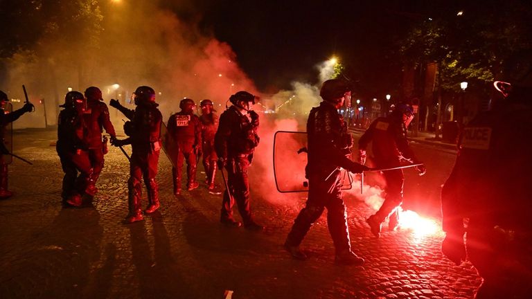 In Paris aber auch in anderen Teilen Frankreichs kam es nach dem Champions-League-Sieg von PSG zu teils heftigen Krawallen.