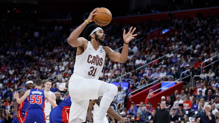Cavaliers center Jarrett Allen goes to the basket 