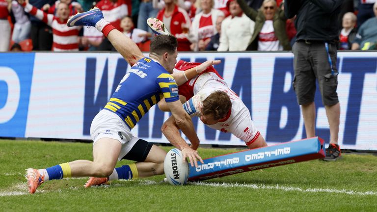 Joe Burgess scores Hull KR's second try