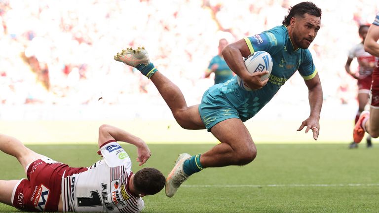 Peta Hiku hit back with seconds remaining before the break