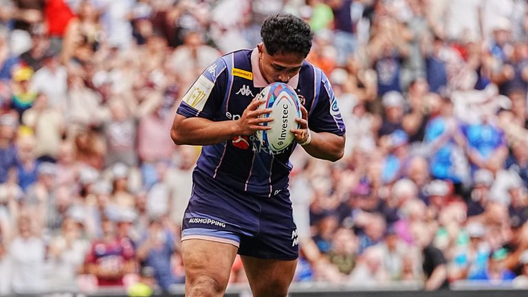 Yoram Moefana marcou um try de interceptação na jogada final do primeiro tempo, quando Leinster optou por jogar