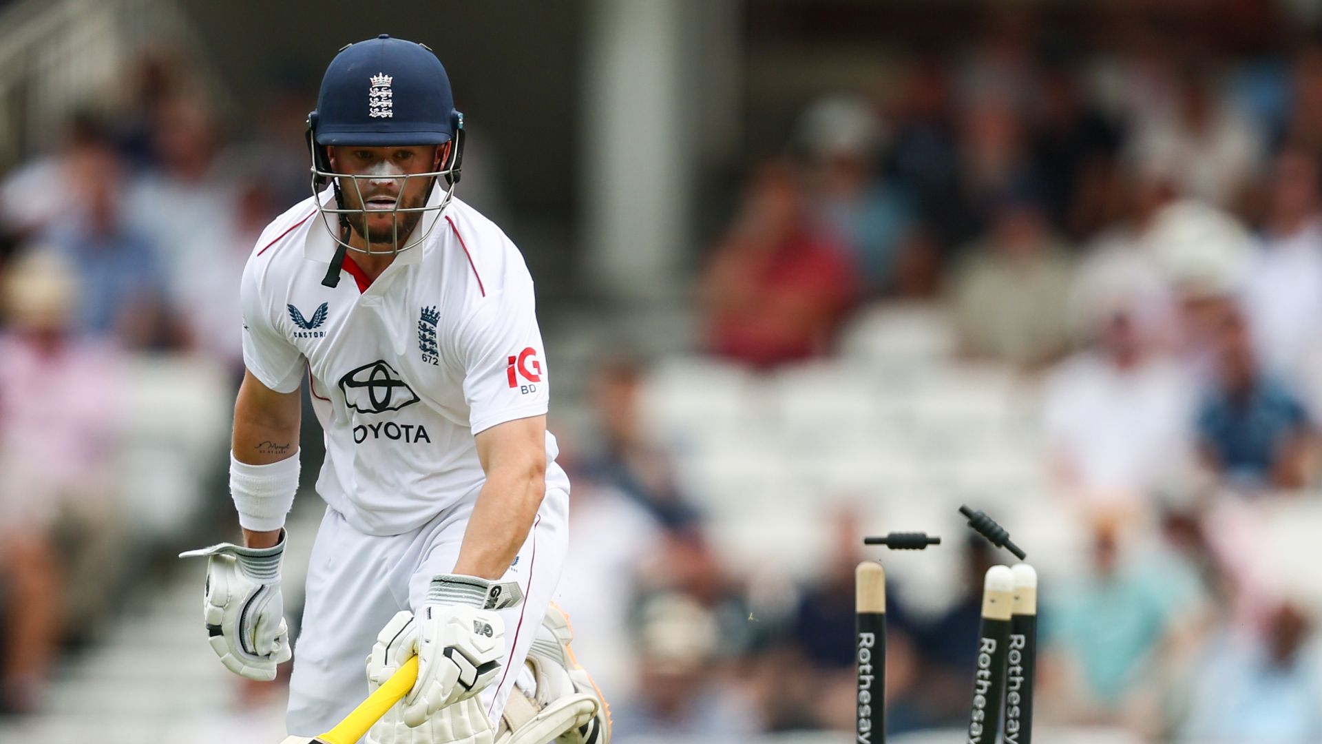 Duckett run out as England lose first in reply to New Zealand's 391 all out LIVE!