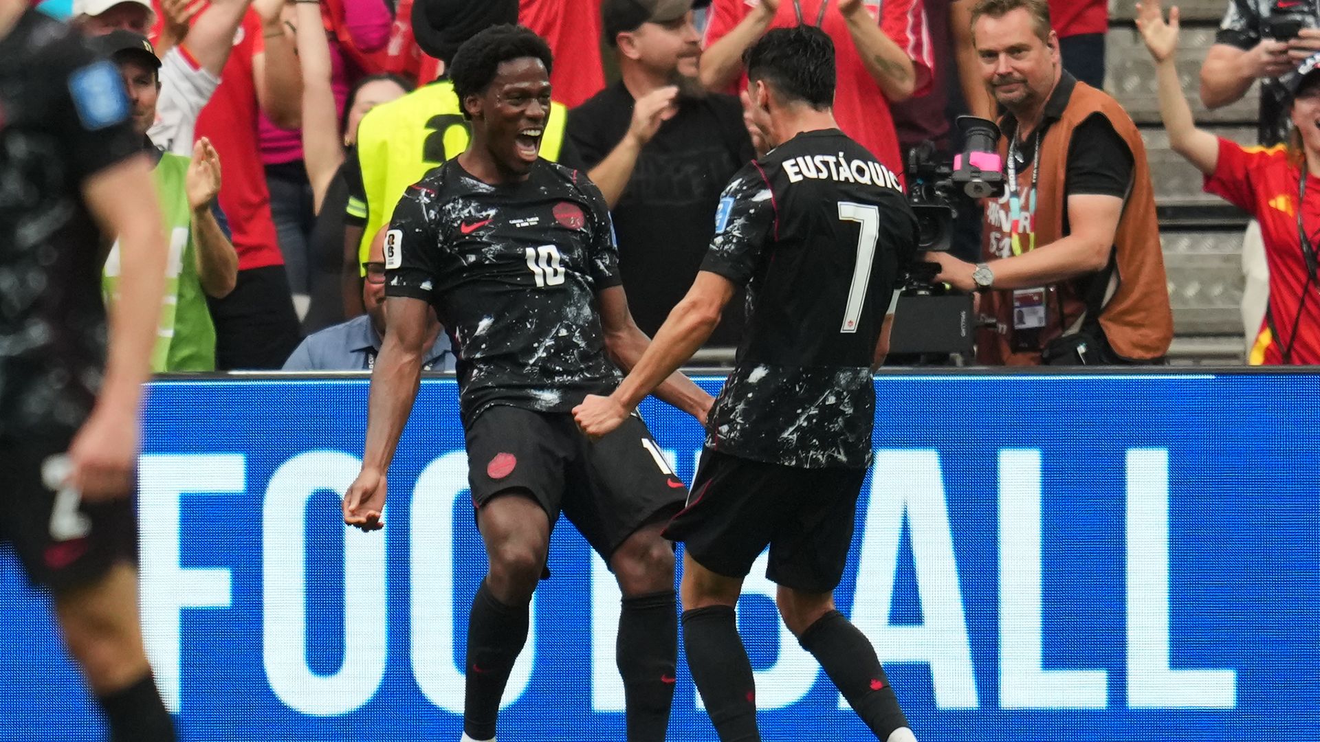 Canada in dreamland as they go 3-0 up vs 10-man Qatar LIVE!