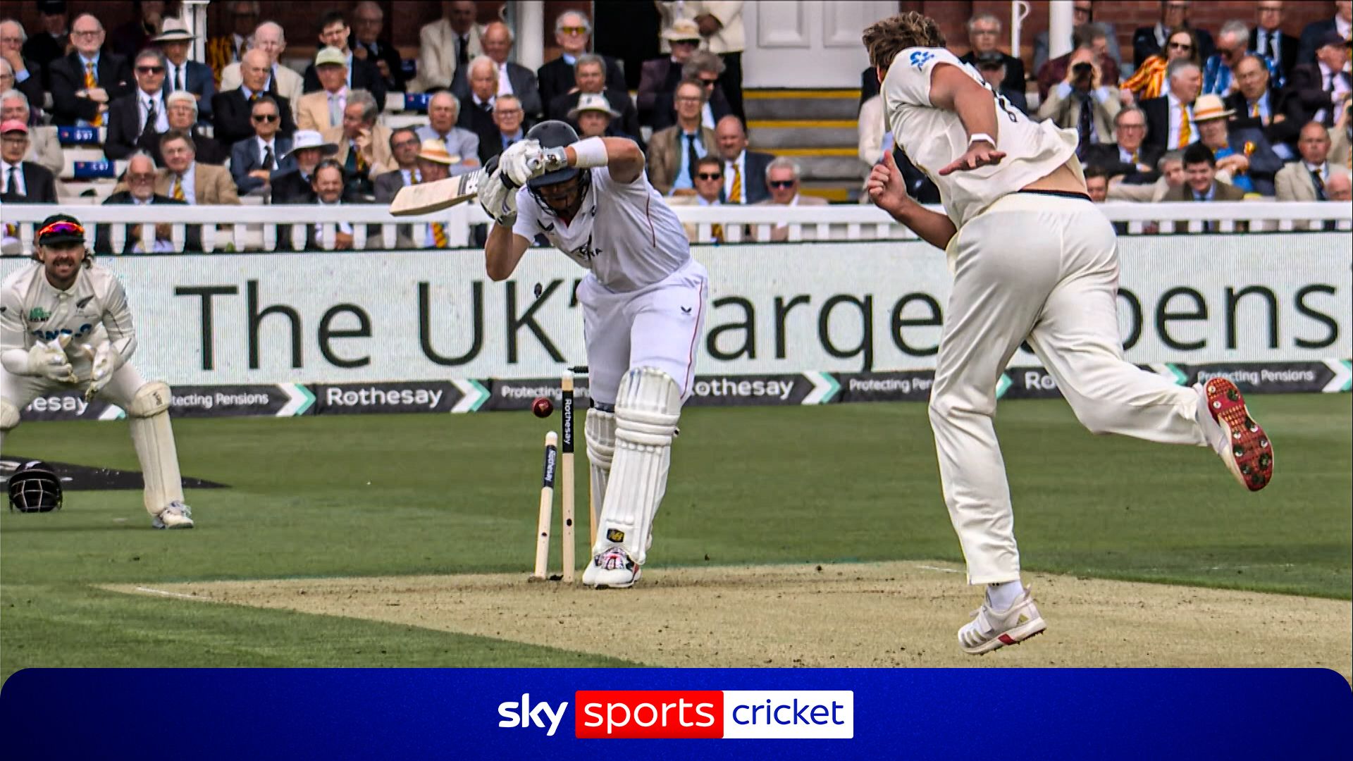'Don't leave that!' | Smith blunder sends bails flying