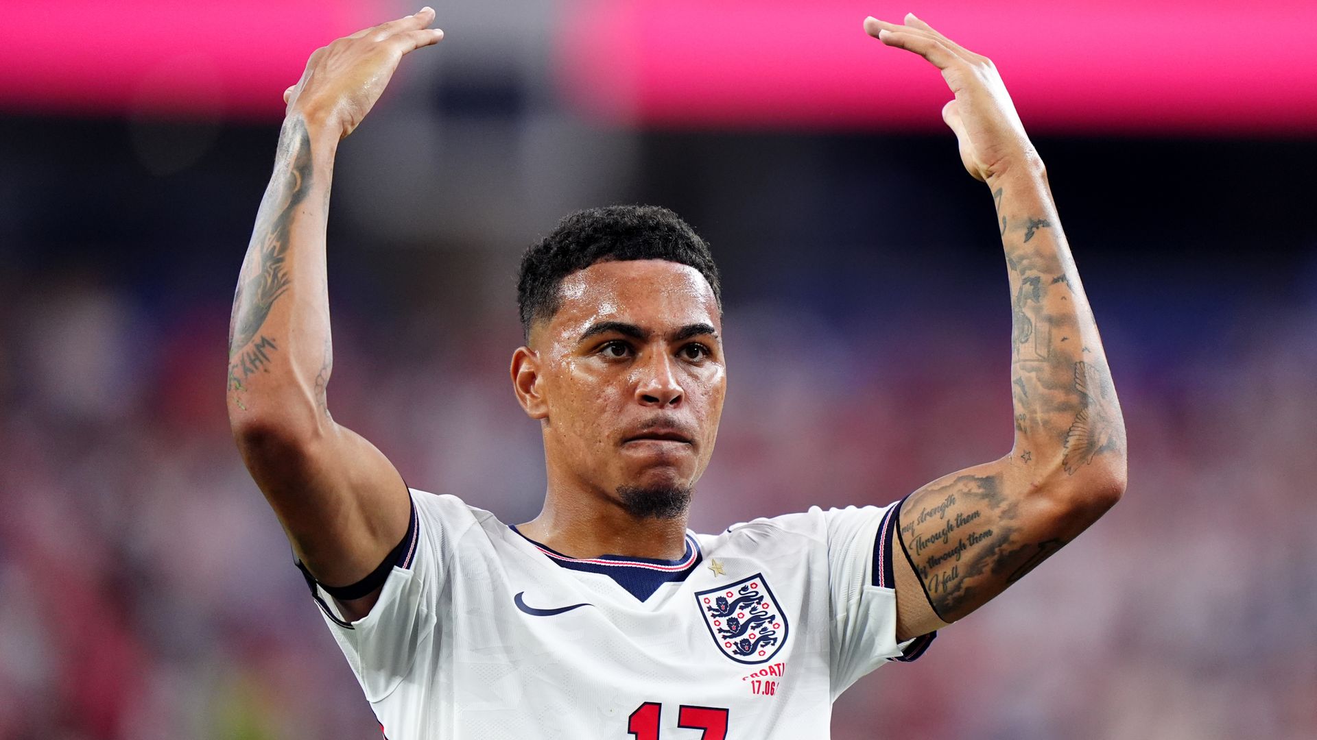 Neville: Rogers should replace Gordon against Panama
