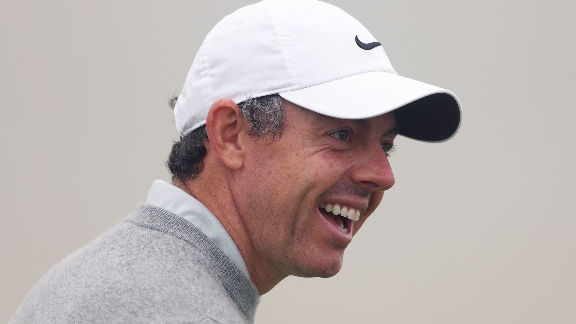 US Open LIVE! Play resumes after fog delay with McIlroy out shortly