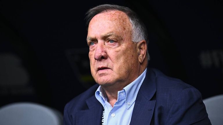 Curacao-Trainer Dick Advocaat ist mit seinen 78 Jahren der älteste Coach des Turniers. 