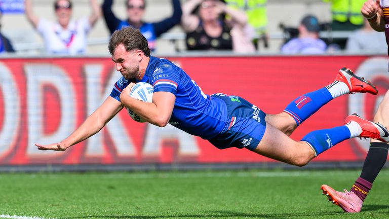 Rourke touches down to seal Wakefield's victory