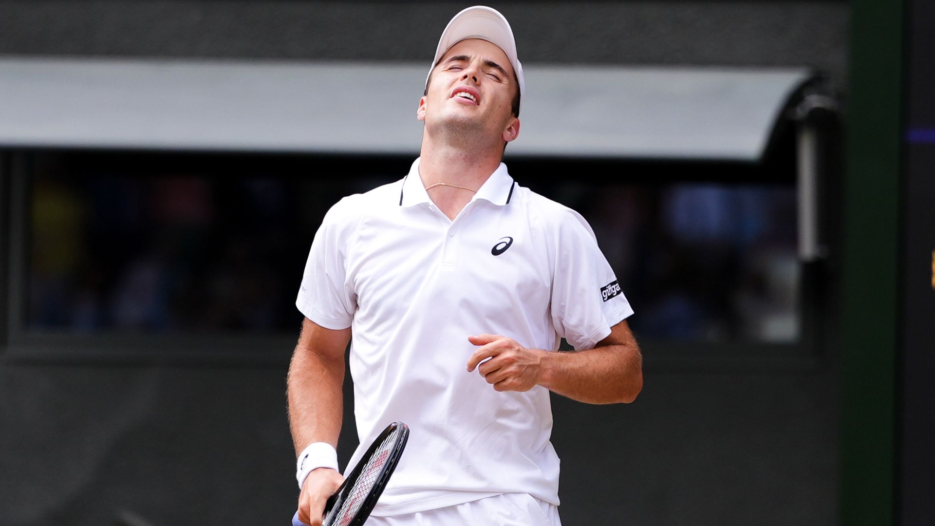 Wimbledon LIVE! Fery two sets down against Zverev in semi-final