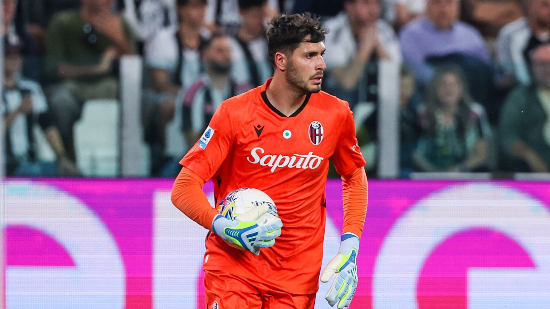 EFL latest: Watford agree £6.8m deal for Italian goalkeeper