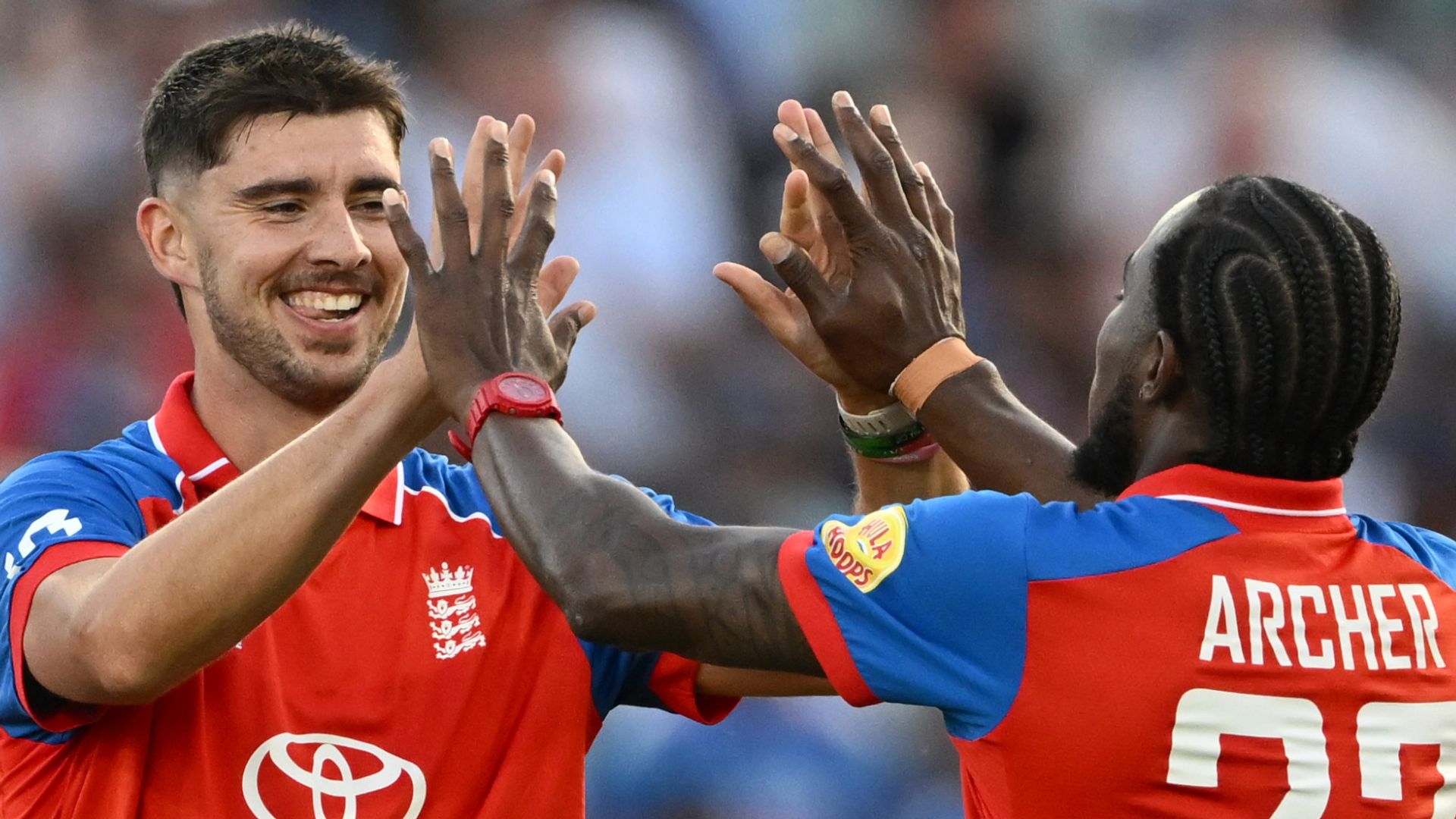 England hand abject India their biggest T20I defeat to take 2-0 series lead