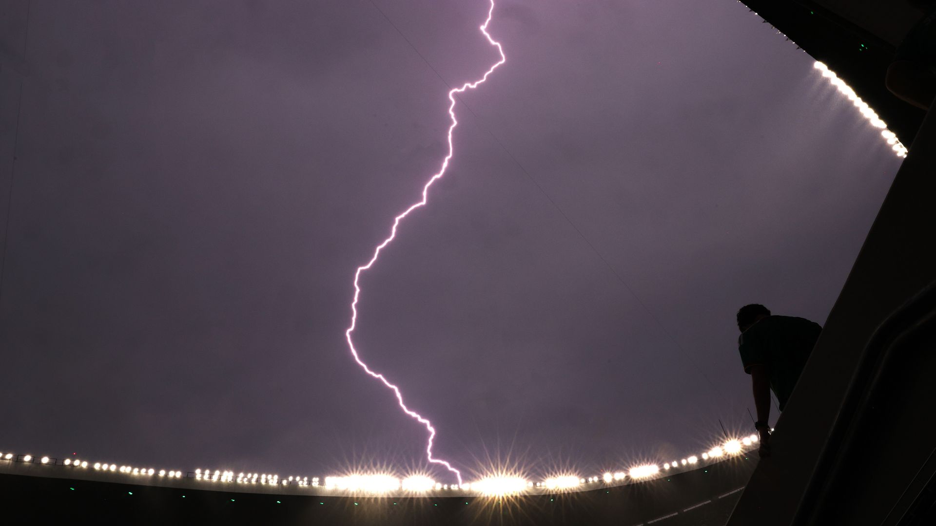 Mexico vs Ecuador: game delayed due to storms LIVE!
