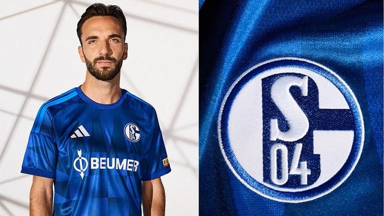 Kapitän Kenan Karaman präsentiert das neuen Heimtrikot des FC Schalke 04. Quelle: FC Schalke 04