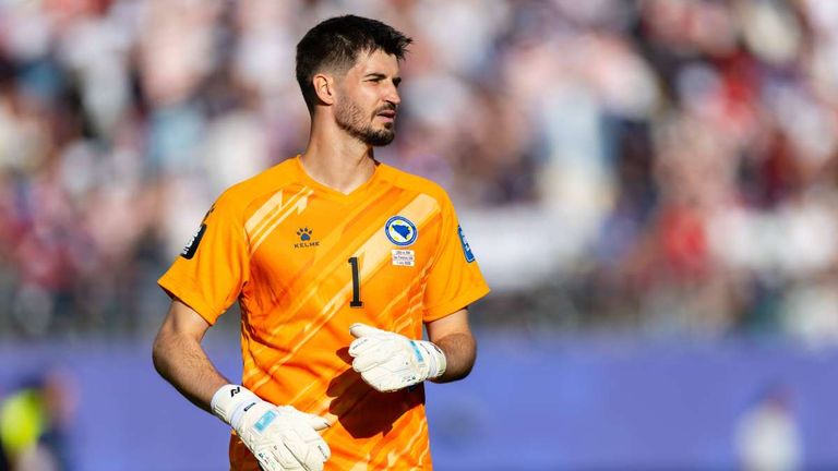 NIKOLA VASILJ (30/ Bosnien-Herzegowina) - zuletzt bei FC St. Pauli