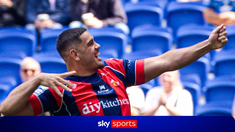 Caleb Hamlin-Uele extended Wakefield's comfortable lead at the Hill Dickinson Stadium after an error-strewn performance from Castleford in the first half