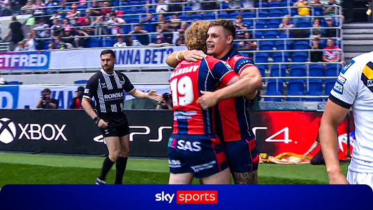 Wakefield punished Castleford for a ruck infringement with a brilliant try in the corner from Cameron Scott