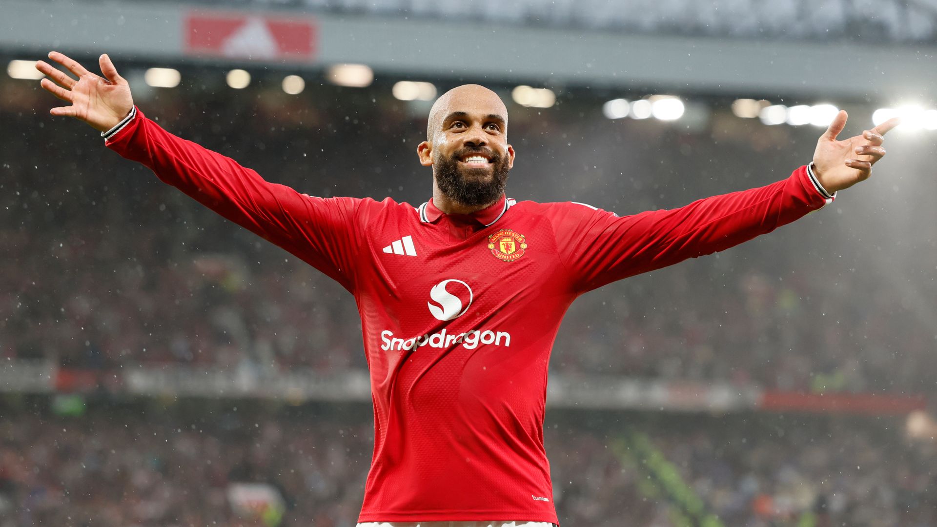 Fernandes hat-trick helps Man Utd thrash Ipswich LIVE!