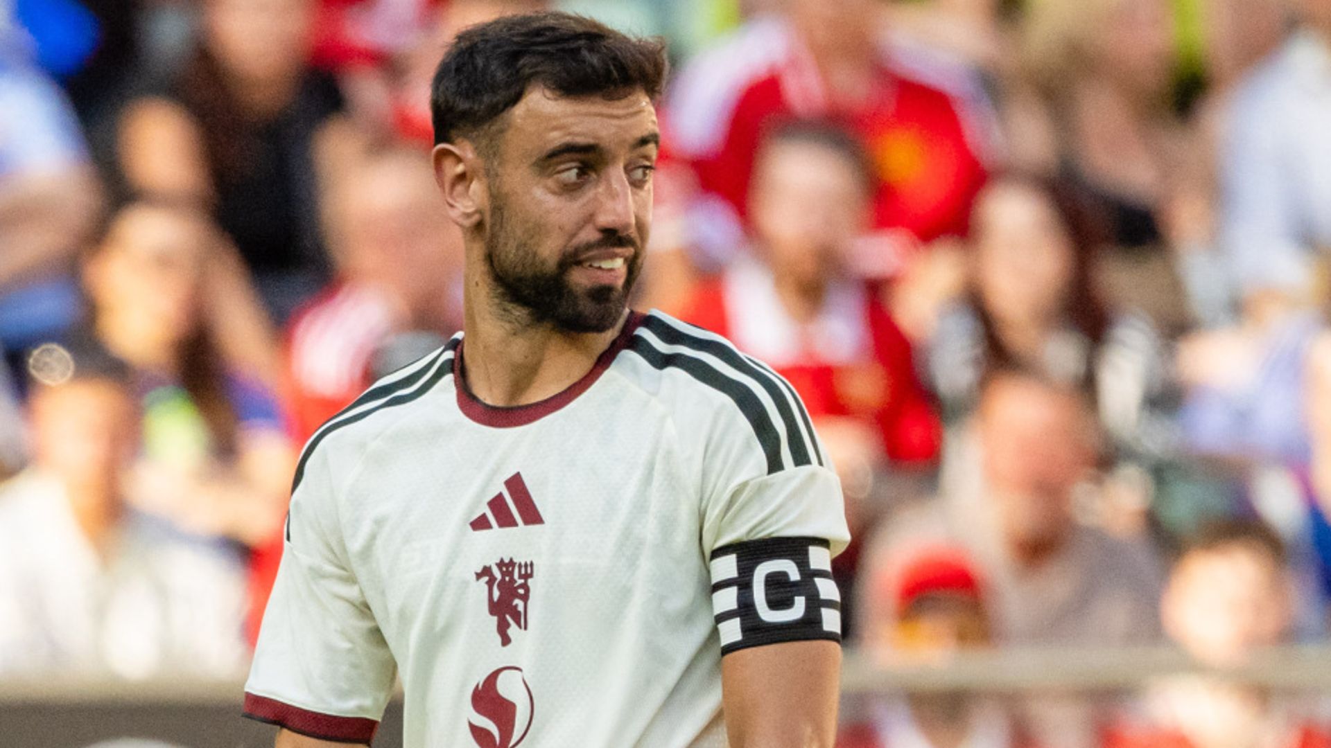 Fernandes has penalty saved as Man Utd fail to restore lead over Milan LIVE!