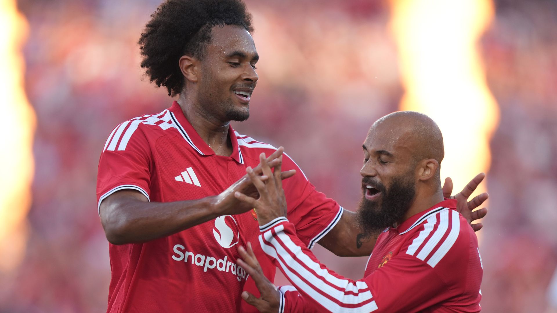 Man Utd pegged back as Aaronson cancels out early Zirkzee strike LIVE!