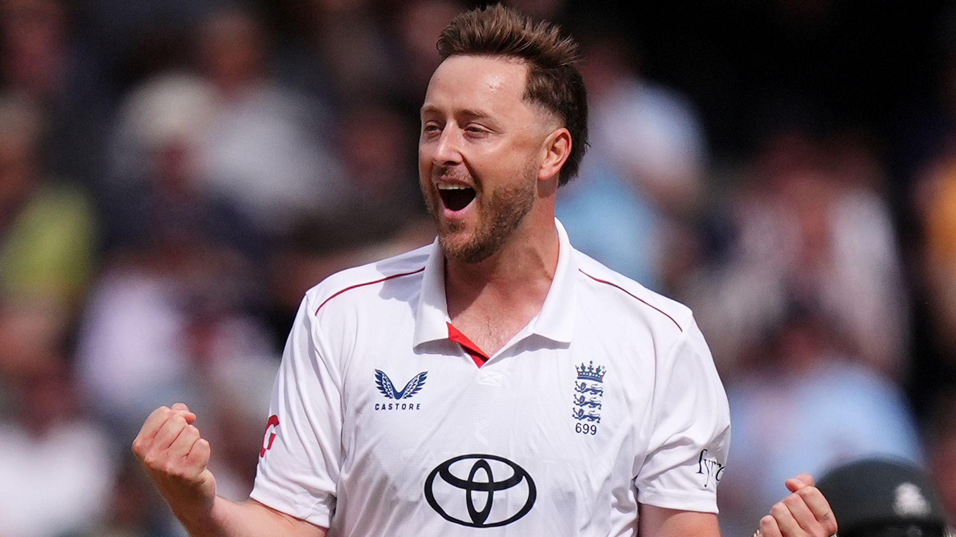 Robinson takes his third wicket as England surge vs Pakistan LIVE!