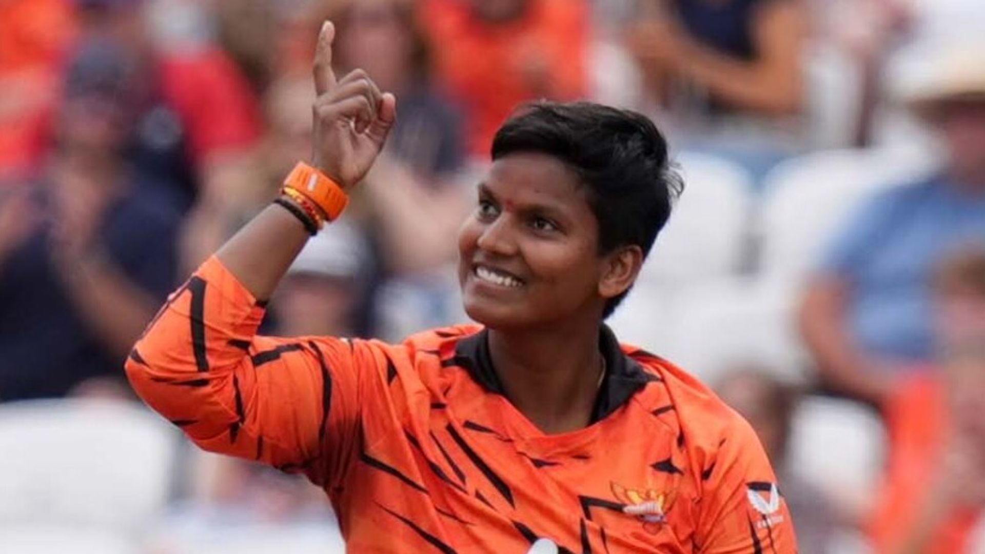 The Hundred eliminators LIVE! SunRisers reach final with tense win vs Brave