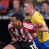 Sheffield United's Romelle Donovan (left) and Birmingham City's Jay Stansfield battle for the ball