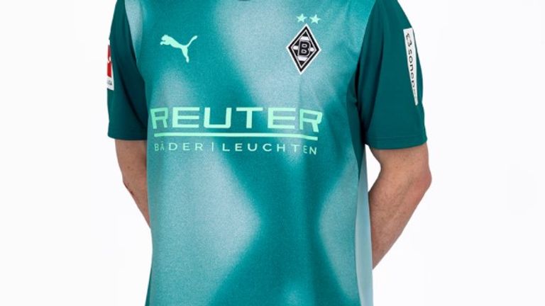 BORUSSIA MÖNCHENGLADBACH: Ausweichtrikot || 94,95€ + 14,95€ Spielername + 4,99€ Liga-Logo = Gesamtpreis: 114,89€ (Quelle: shop.borussia.de)