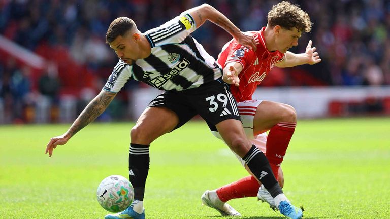 Platz 10: Bruno Guimaraes (l.) wechselt für 87,5 Millionen Euro von Newcastle zum FC Arsenal.