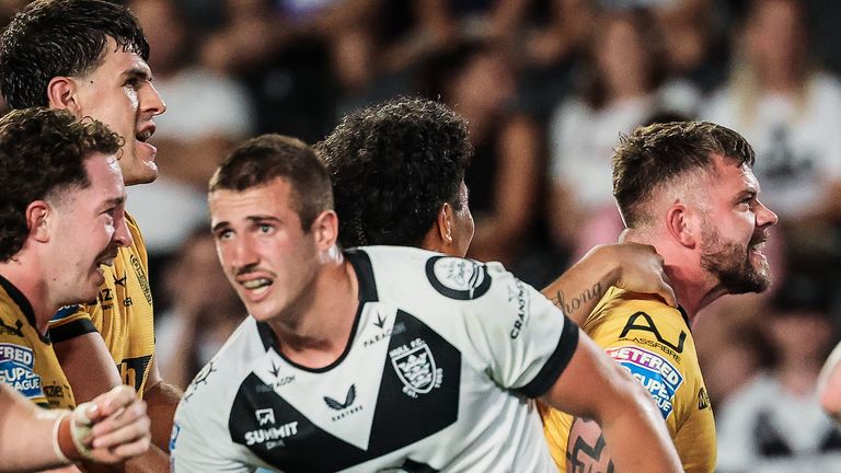 Liam Hood (right) struck late as Castleford Tigers won at Hull FC