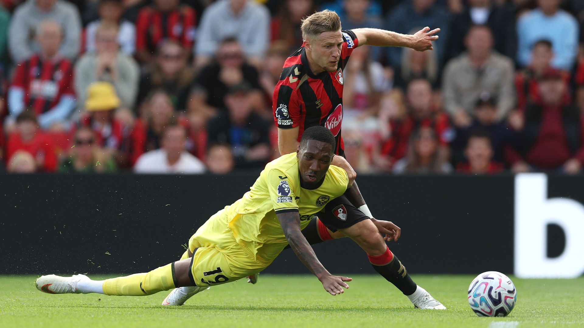 Early chances for both sides as Bournemouth take on Brentford LIVE!