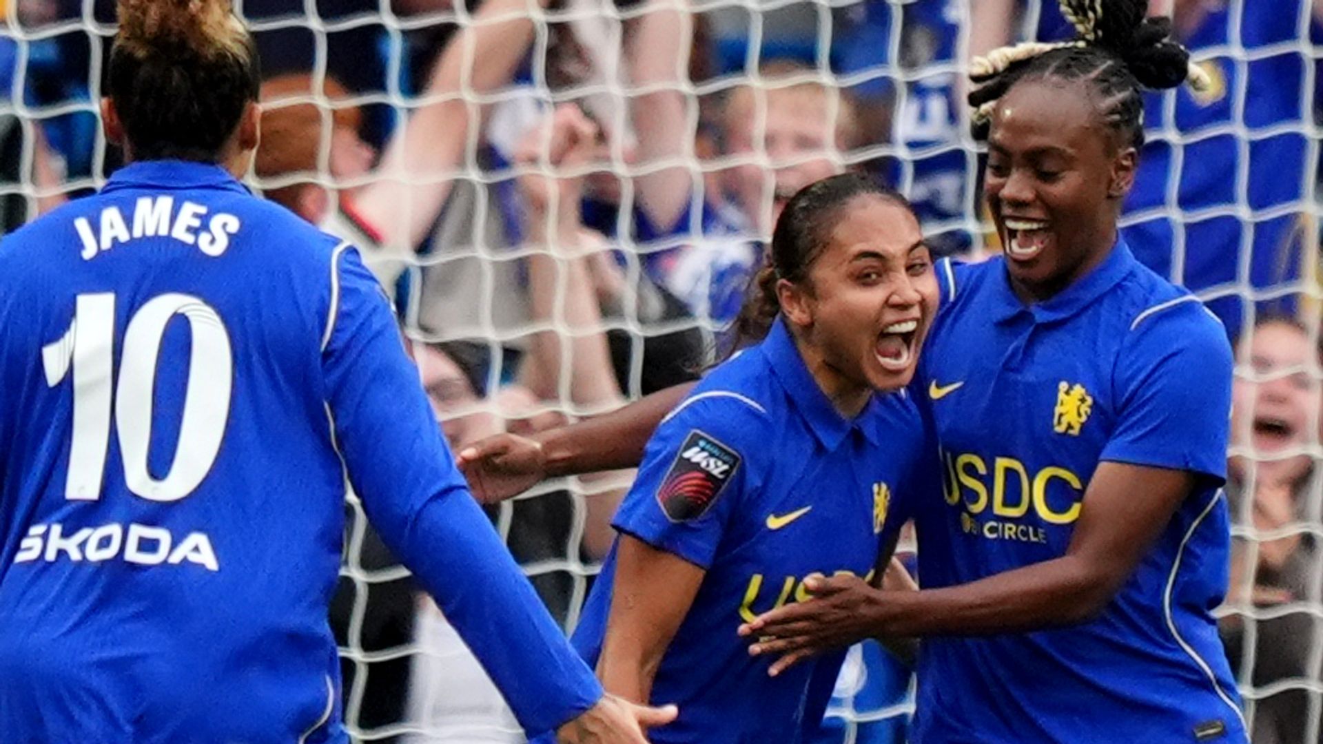 Thompson strike seals Chelsea win to end Arsenal's unbeaten run