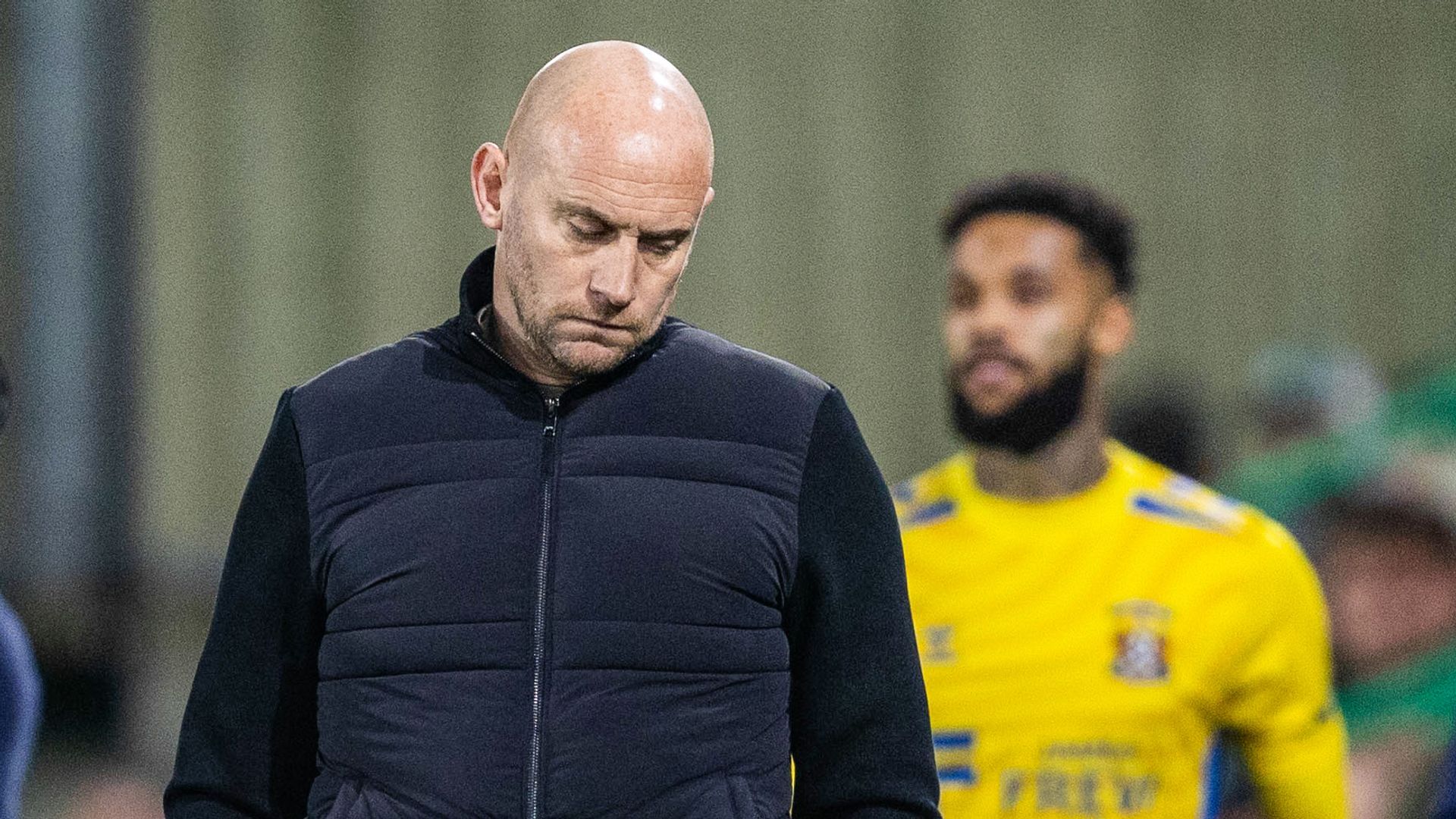 Pressure mounting on Gray as Hibs lose at home again