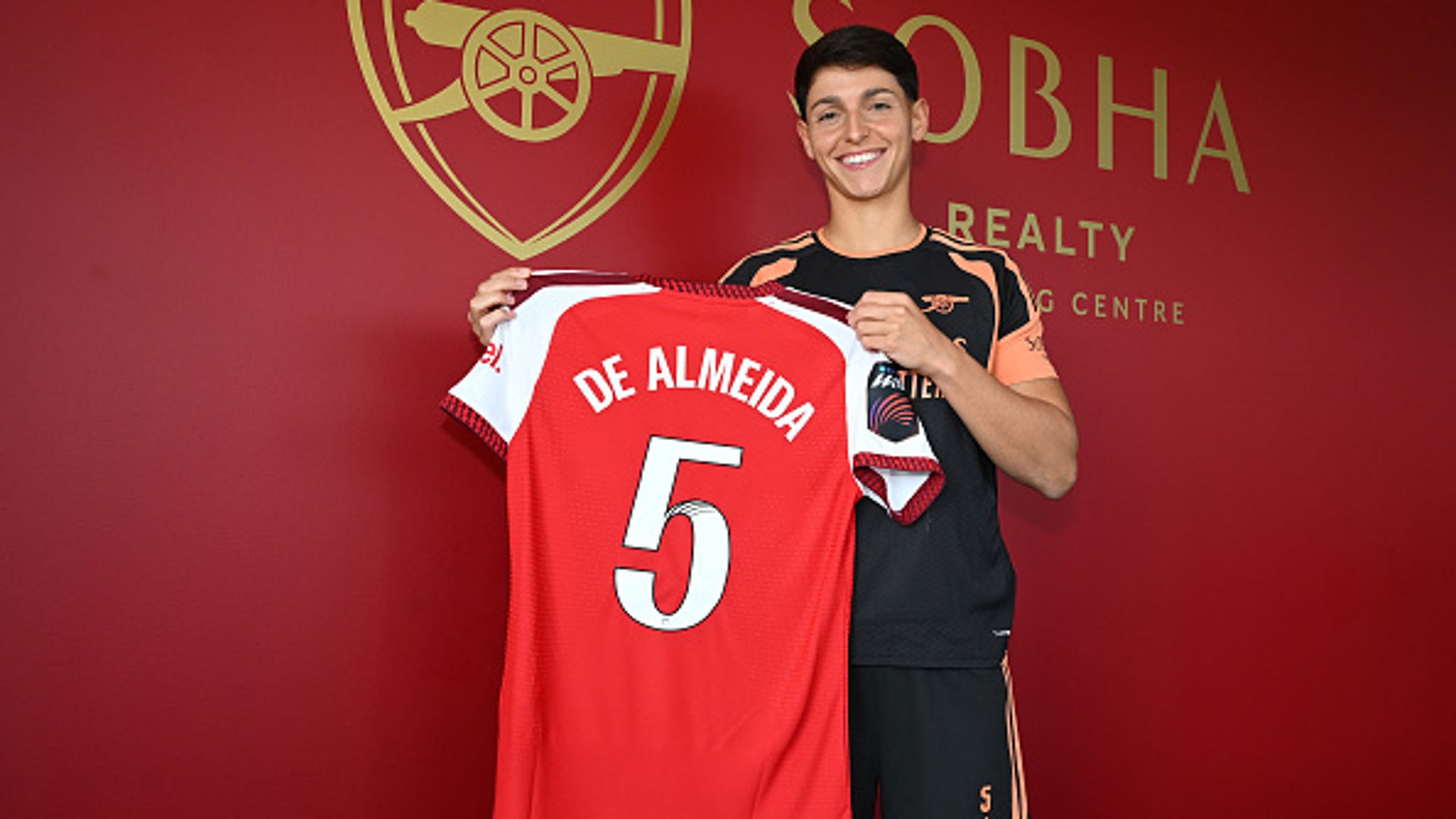 WSL latest: De Almeida completes deadline day move to Arsenal