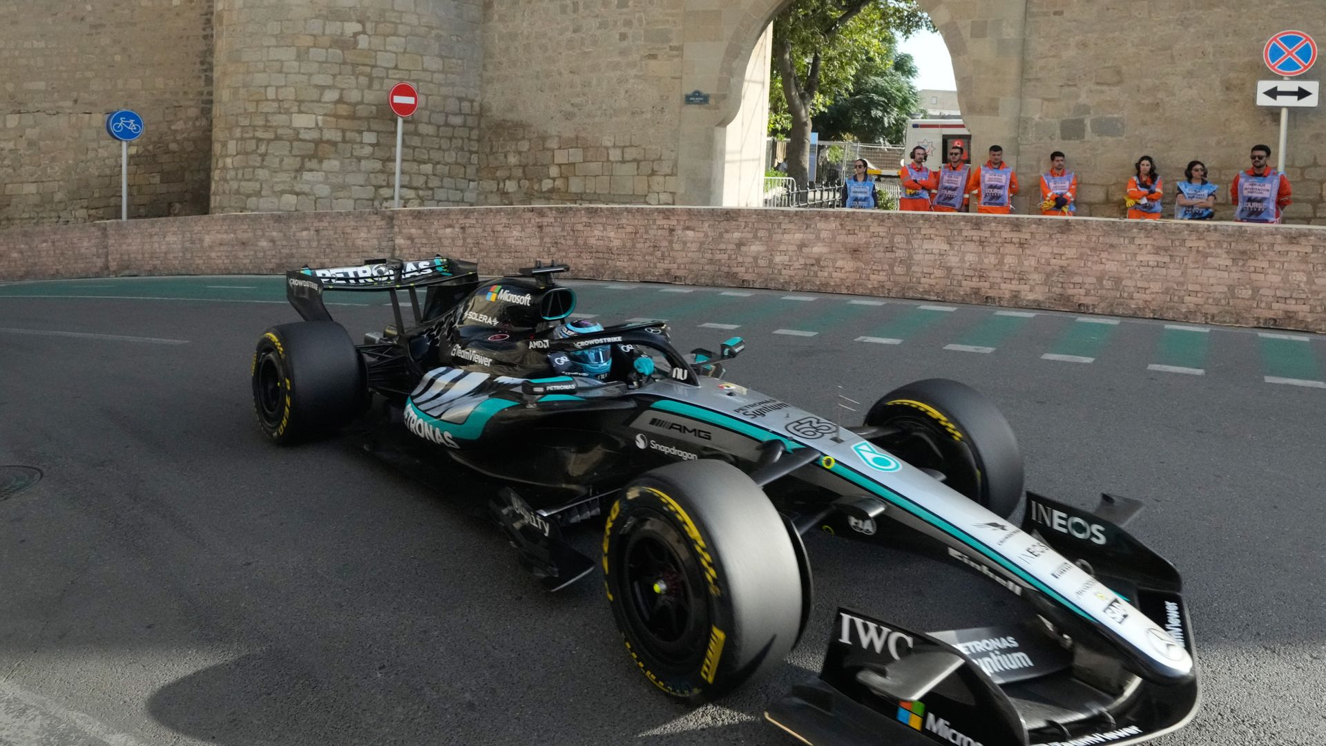 Azerbaijan GP: Russell takes pole as Antonelli crashes LIVE!