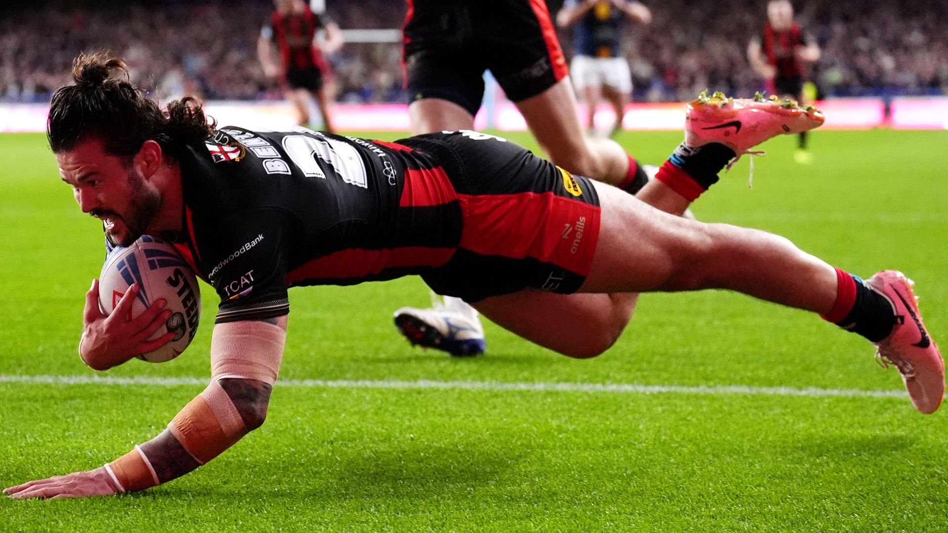 Super League semi-finals LIVE! Warrington and Leeds exchange early tries